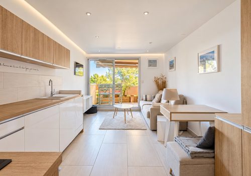 Tamaris - Gerenoveerde studio met terras in het dennenbos