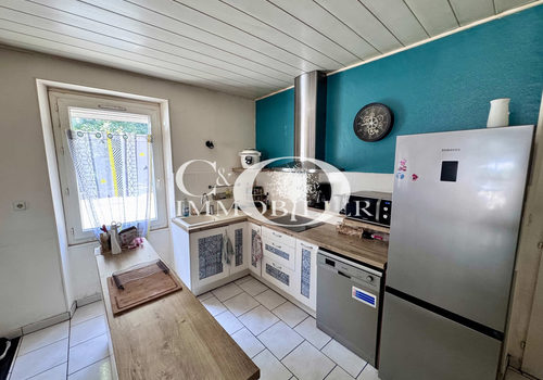 En centre bourg - 4 chambres avec garage et véranda Proche
