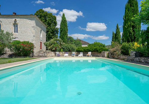 Magnifique ensemble quercynois avec deux maisons, grange, puits.