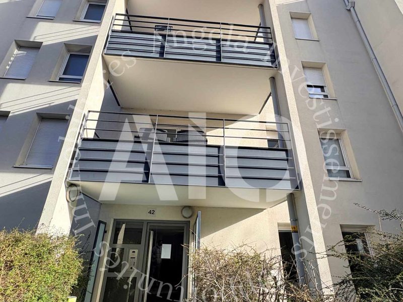 Appartement T2 d'une surface de 50m2 avec terrasse de 22m2.