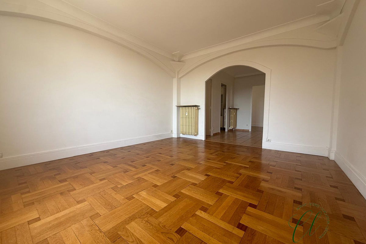 Long-term lease Unfurnished rental: 4 rooms Cimiez Log