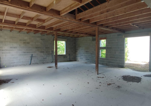 House under construction, located on a plot of over 7,000 m2