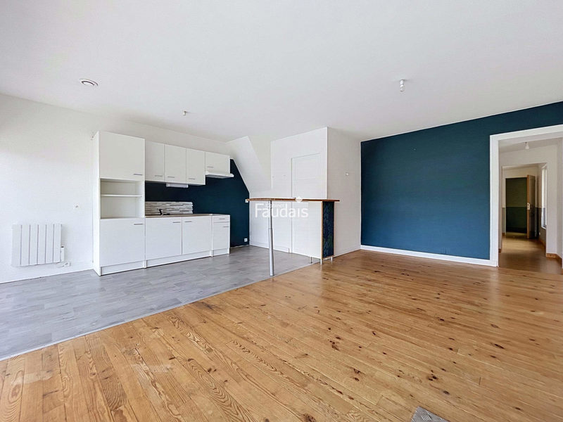 BELEGGINGSWONING MET COMMERCIELE RUIMTE, APPARTEMENT EN GARAGE