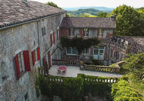 13th-century castle in the heart of 35 hectares