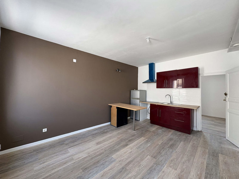 APPARTEMENT TYPE 2 MET UITGERUSTE KEUKENHOEK CENTRUM VAN CA