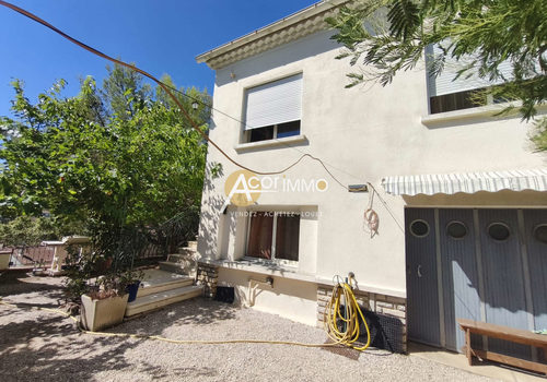 Family house with two dwellings - unobstructed view - land