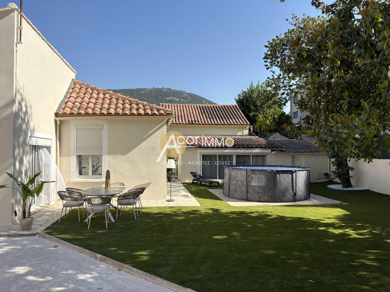 Volledig gerenoveerde bungalow van 108 m2 in TOULON
