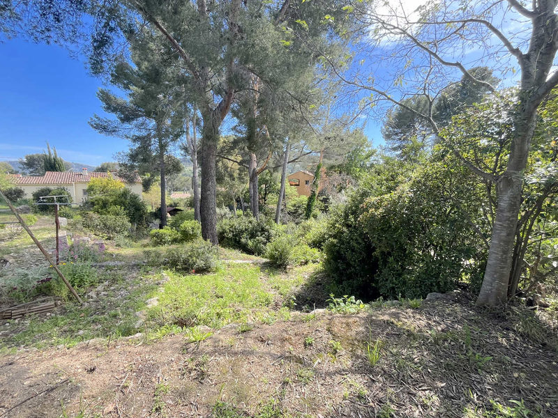 La Cadière d'Azur - Terrain constructible viabilisé en bordure