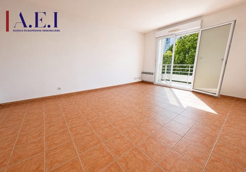 Two-room apartment with terrace and private parking