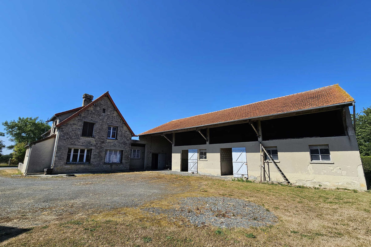 House - 3 bedrooms - Outbuildings - Land