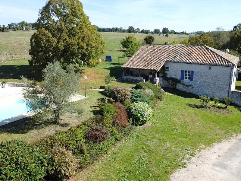 Magnifique maison en pierre rénovée avec vue dominante, piscine