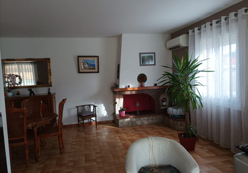 Cette maison de plain-pied vous séduira par son agréable vie.