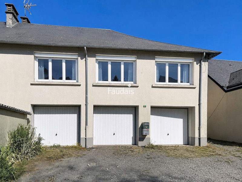 Immeuble de rapport de 4 logements avec garages à Cérences
