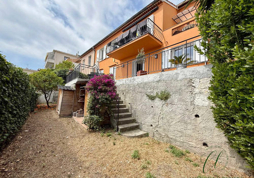 NICE / MANTEGA RIGHI Huis met zeezicht, twee appartementen