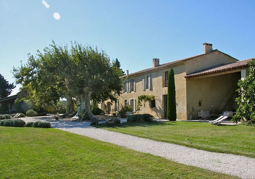 PROPERTY 425 m2