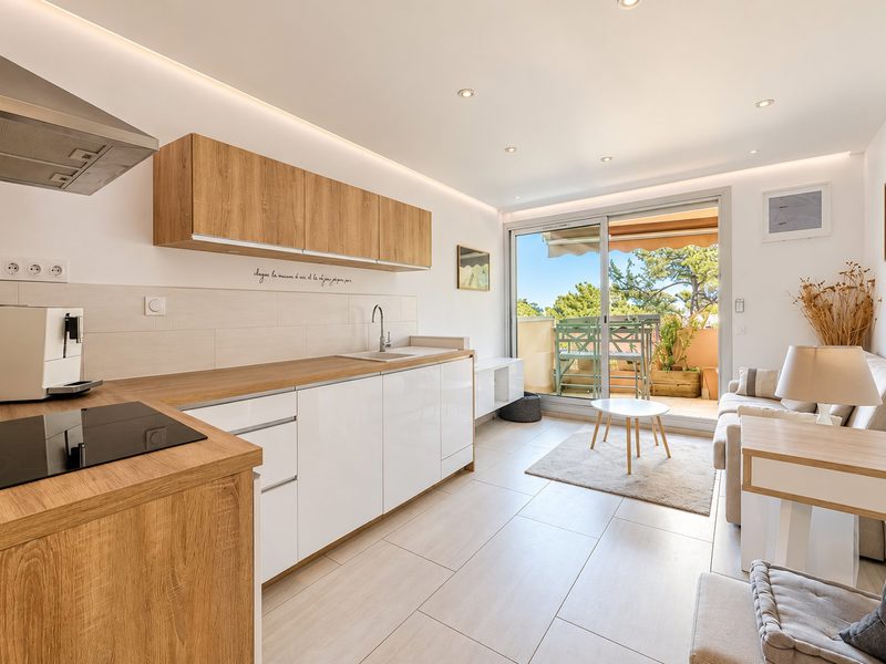 Tamaris - Studio rénové avec terrasse dans la pinède