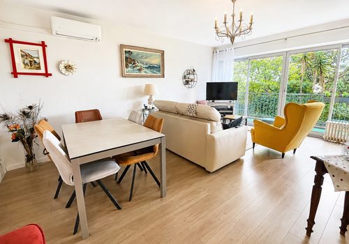 Six-Fours - 85 m2 T4 - close to amenities - terrace - by