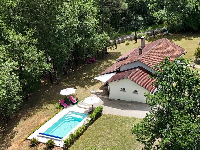 Prachtig landhuis tussen wijngaarden en bossen met pi