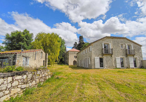 Magnifique propriété en pierre avec une superbe grange rénovée