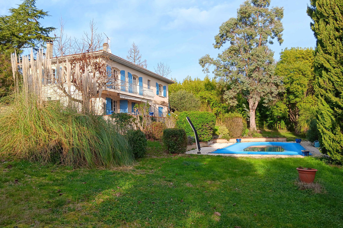 Villa, park en zwembad