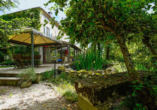 Character equestrian property with 5 hectares, covered pool