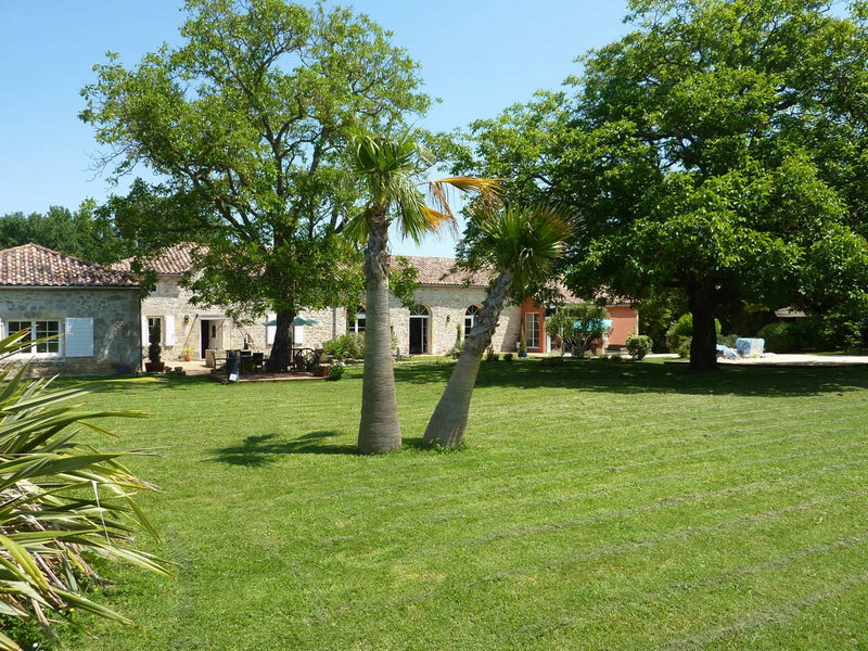 Maison avec piscine intérieure, terrasses et splendide vue