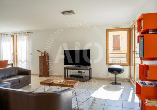 Appartement spacieux T5 traversant de 113 m² avec balcon, terrasse