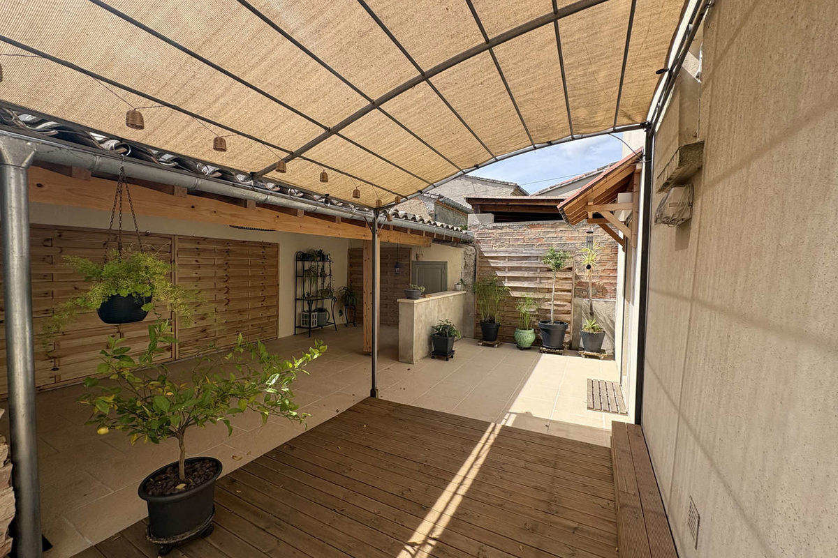 GERENOVEERD HUIS IN HARTJE STAD MET TERRAS EN GARAGE