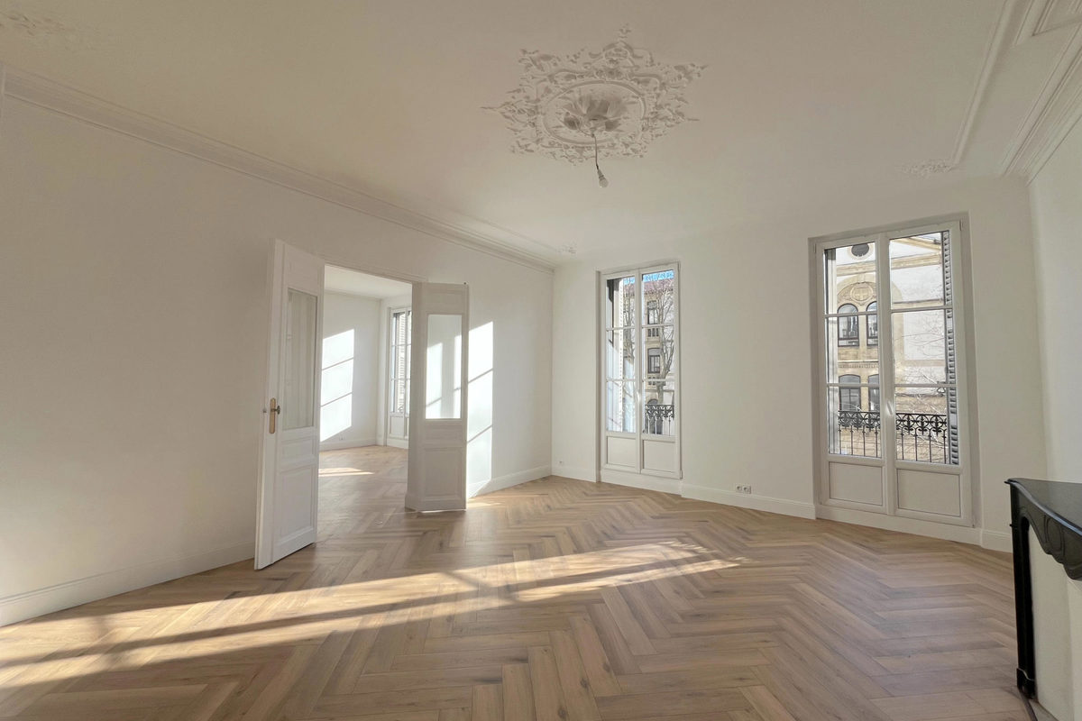 Toulon - Renovated 160m2 Haussmann-style Apartment