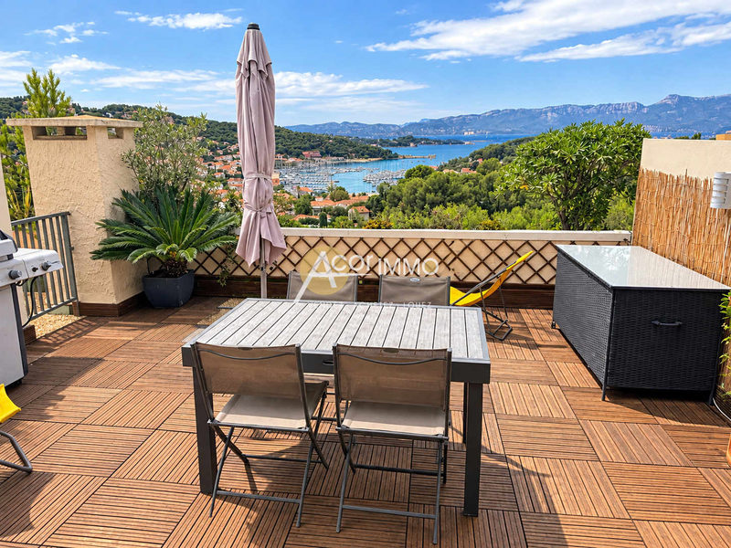 Saint-Mandrier T3 en duplex vue mer, piscine tennis, parking