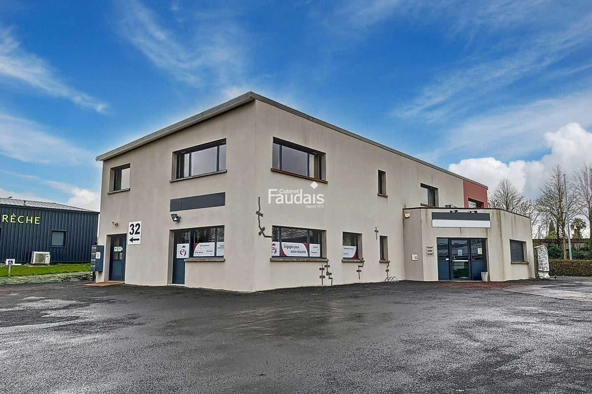 Independent office building in Saint-Lô – 570 m² of su