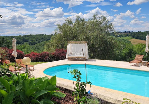 Jolie propriété avec une maison rénovée avec goût, une grange