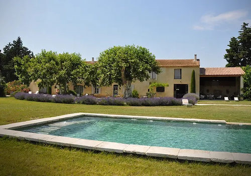 PROPERTY 425 m2