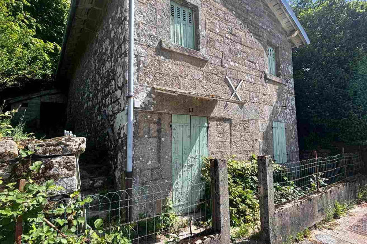 Renovation project ! Detached stone house with 70m2 of livin