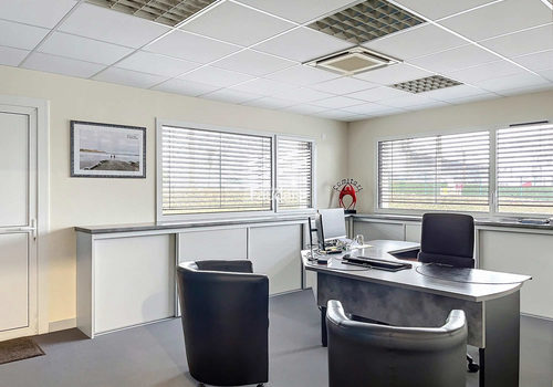 Independent office building in Saint-Lô – 570 m² of su