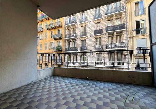 NICE LIBÉRATION 3 PIÈCES TRAVERSANT DE 69 M² AVEC TERRASSE