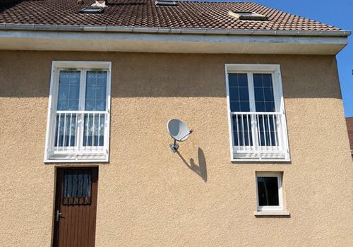 Semi-detached pavilion with 3 bedrooms, garage, garden, and basement