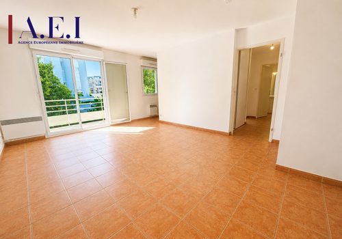 Two-room apartment with terrace and private parking