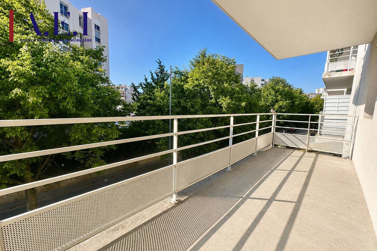 Two-room apartment with terrace and private parking