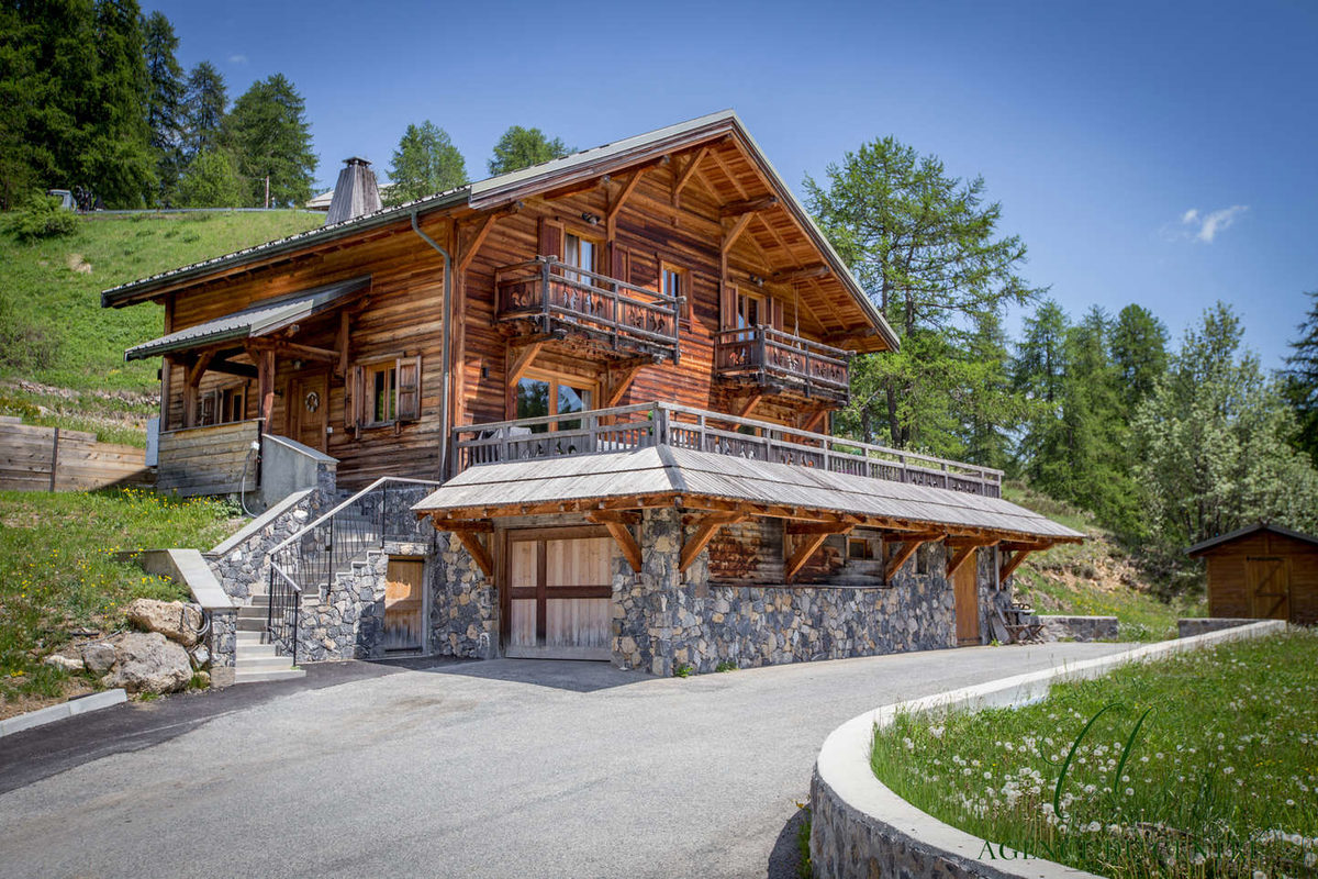 VALBERG THE ART OF LIVING IN THE MOUNTAINS IN AN EXCELLENT CHALET