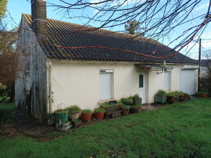 Single-storey house on a 514 m2 plot of land close to shops