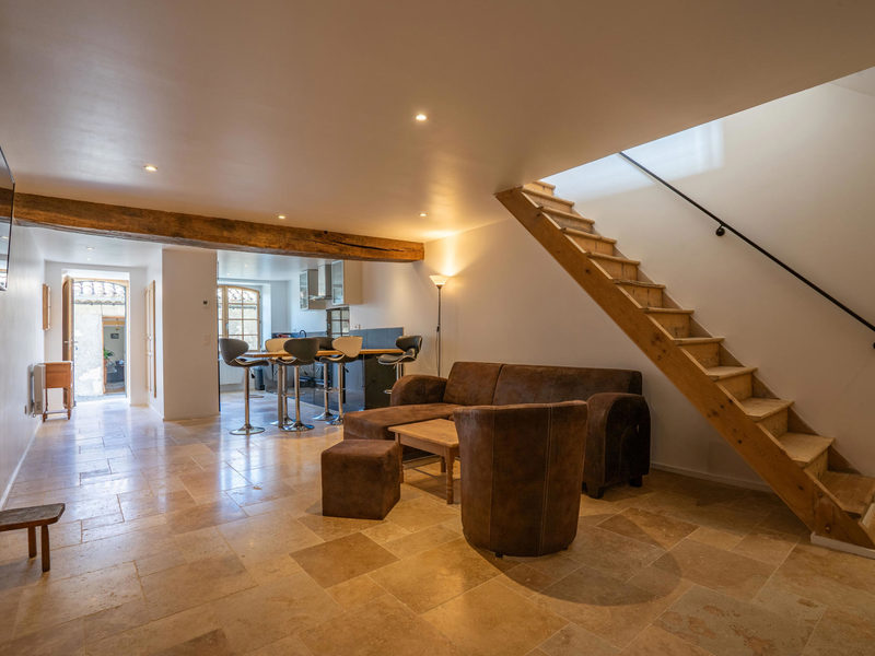 Très belle maison en pierre d'environ 102 m2 et son garage au cœur