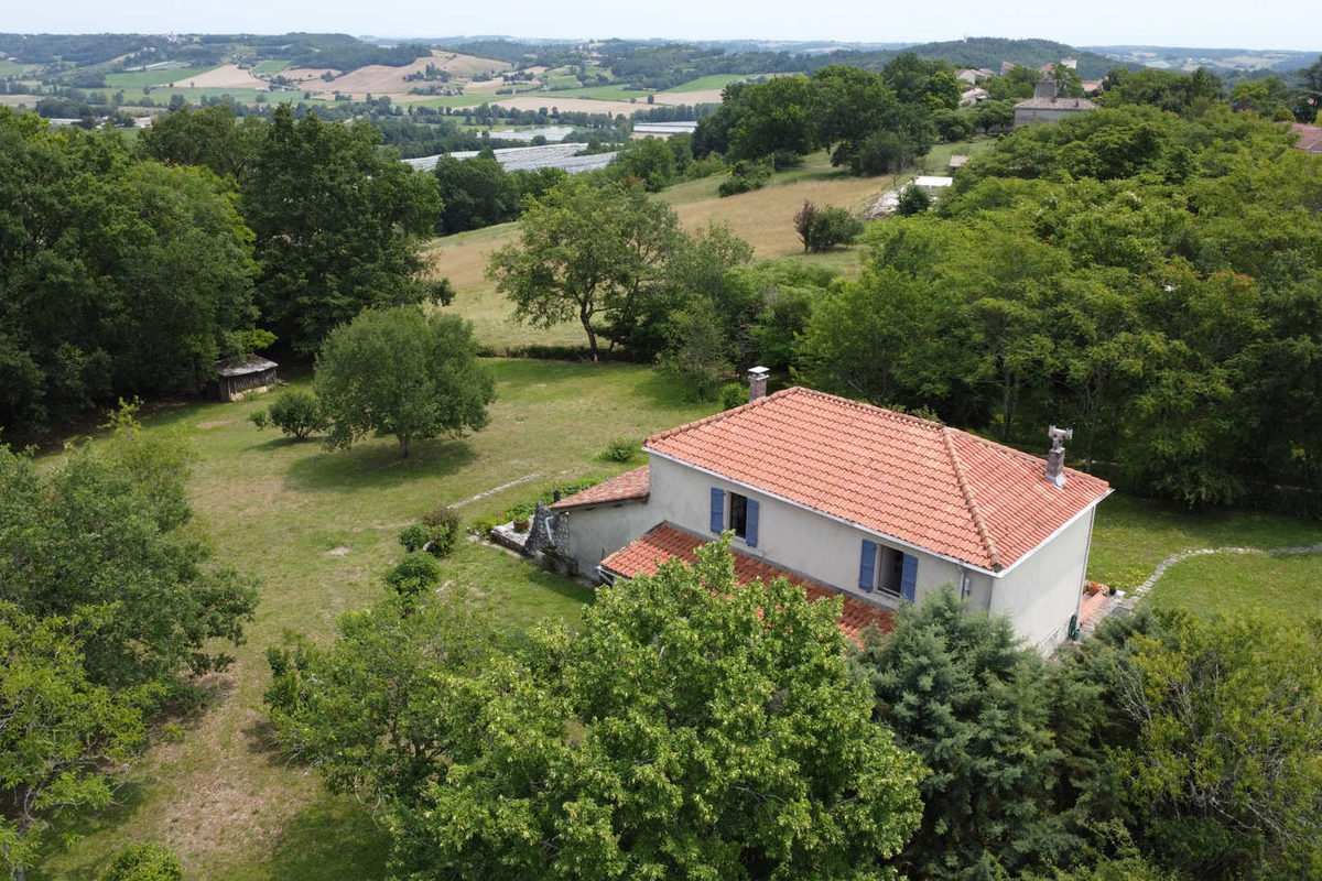 Village house with a magnificent view and a beautiful park ar