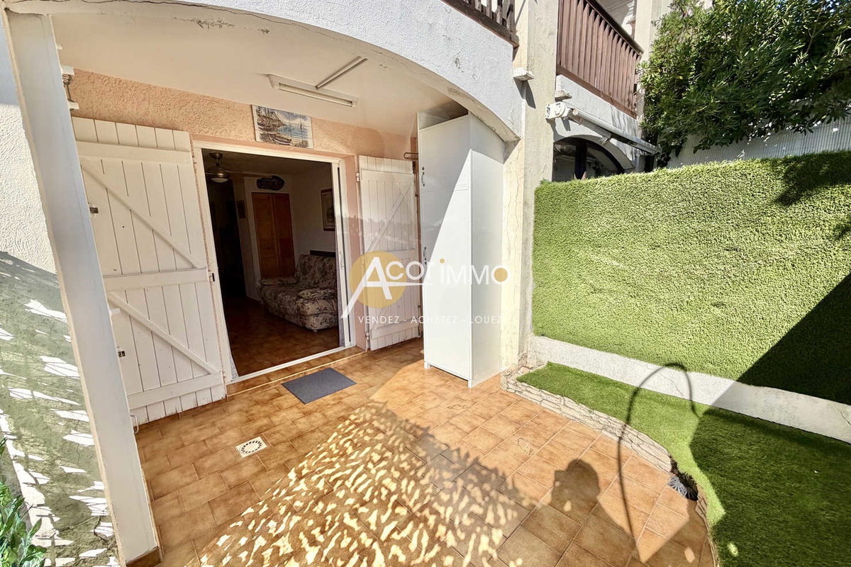 Garden-level studio in Bandol