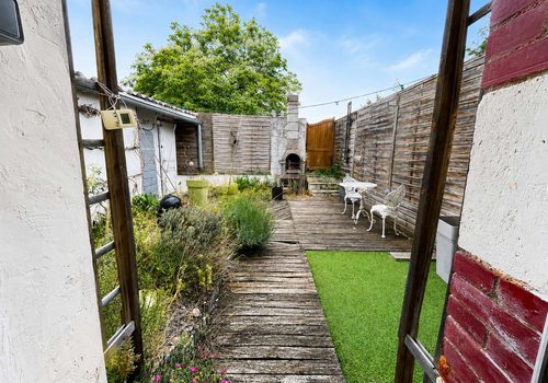 Charming village house ready to move in immediately.