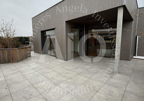 APPARTEMENT VAN 121M2 OP DE BOVENSTE VERDIEPING MET TERRAS EN 3 GARAGES