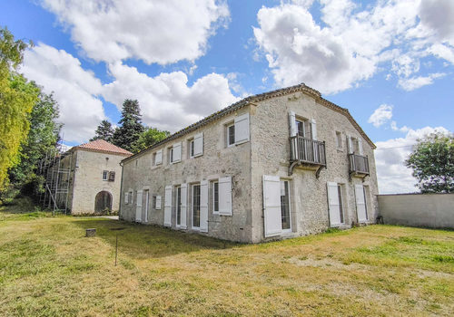 Magnifique propriété en pierre avec une superbe grange rénovée