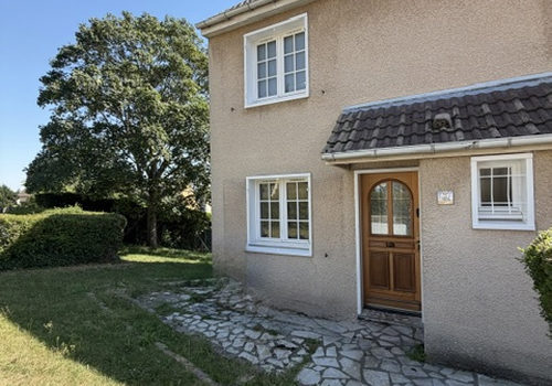 Semi-detached pavilion with 3 bedrooms, garage, garden, and basement