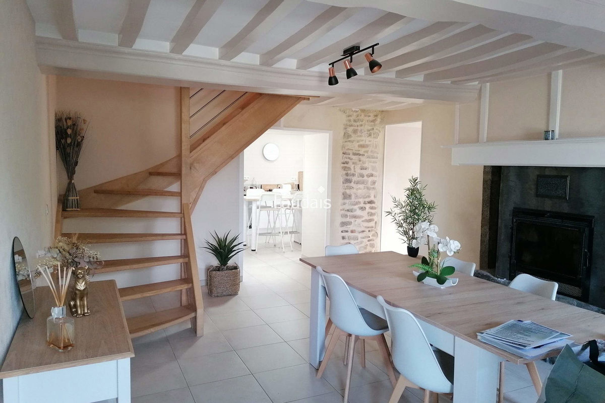 4-room house 103 m² in Saint-Denis-le-Vêtu