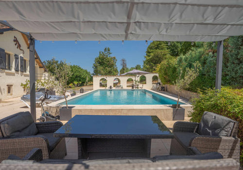 Charming stone property with a main house, a guest house, a